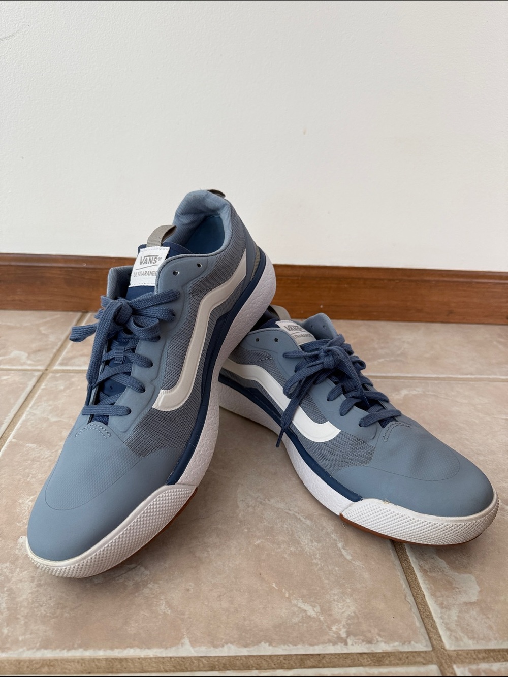 Vans Men’s Blue and White UltraRange Low-Top Sneakers Tennis Shoes
